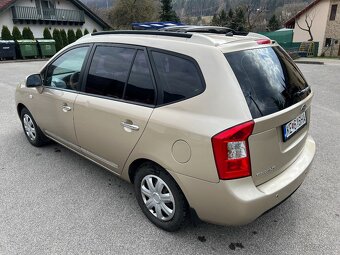 Predám KIA Carens III 2.0 CRDi - 7.miestne + 17" ALU sada - 4