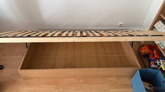 Posteľ 200x90cm s úložnym priestorom a matracom - 4