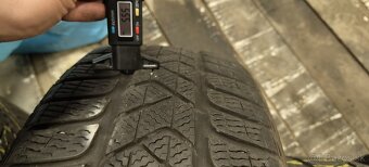 Zimné Pirelli SottoZero 3 Winter 215/55/17 94H - 4