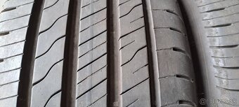 Predám 2ks pekné letné 215/45r16-90V Good Year - 4
