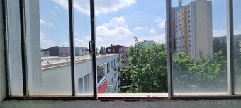 NOVINKA I TICHÝ 4i. BYT S LOGGIOU A S GARÁŽOU / BRATISLAVA. - 4