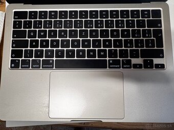 Predám málo používaný MacBook 13” 2024 M3, 256 GB. - 4