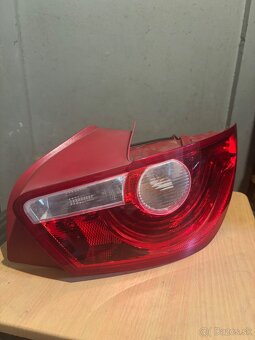 Predám originálne zadné svetlá na Seat Ibiza 6J - 4