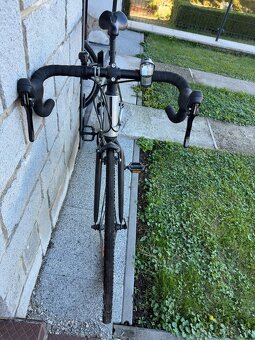 Cestný bicykel triban RC100 sivý - 4