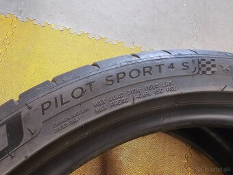 255/35R19 - 4