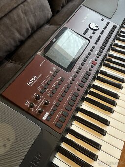 Predám KORG Pa700 - 4