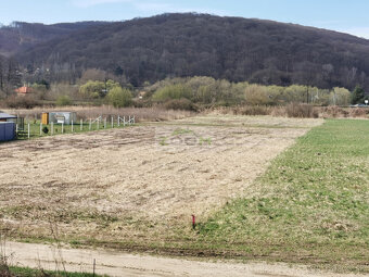 HANISKA - slnečný a rovinatý stavebný pozemok s IS, 1839 m2 - 4