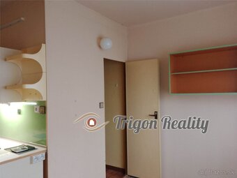 Veľký dvojizbový byt KOMENSKÉHO - balkón - 4