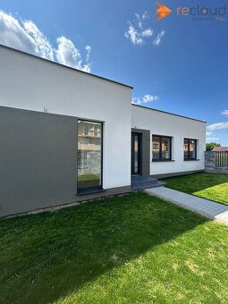 Moderný 4-izbový dom s veľkou garážou v obľúbenej lokalite B - 4