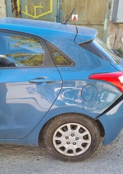 Hyundai i30 havarovany - 4