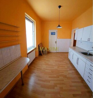 Ponúkame na predaj Rodinný dom na Železnej ulici v Bratislav - 4