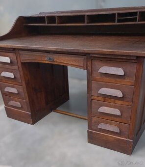 Staroẓ̌itný pisací stôl - 4