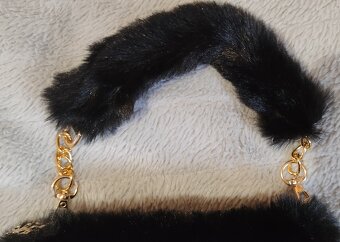 čierna plyšová kabelka - 4