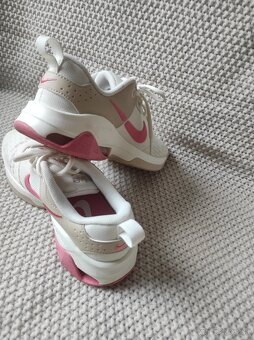 Dámské tréninkové boty Nike Zoom Bella 6 W bílé - 4