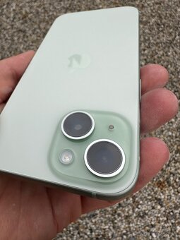 iPhone 15 - baterie 100% green - 4