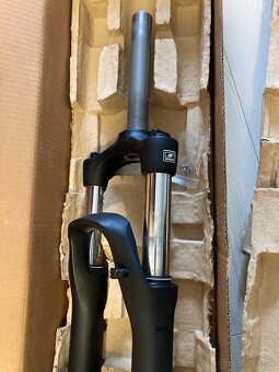 Vidlica SR Suntour XCM - 4