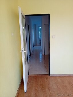 Na predaj veľký 3 izb.byt s balkónom v peknom prostredí - 4