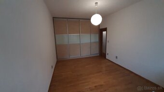 priestranný tehlový 2i byt, blízke centrum - 4