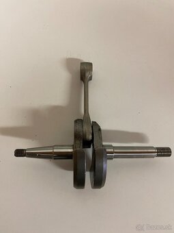 Klukový hriadeľ Stihl 041 (11100300401) - 4