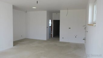 ŠAMORÍN, Nadštandardný priestranný 5-izbový rodinný dom - 4