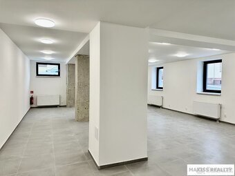 Obchodný priestor prístupný z ulice v centre mesta, novostav - 4