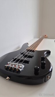 Basgitara Yamaha - 4