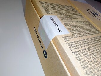 Motorola Edge 30 Neo 5G 8GB/128GB Dual SIM NOVÉ - 4