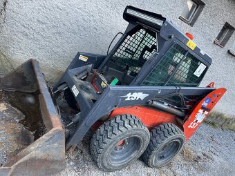 Šmykový nakladač Thomas - 4