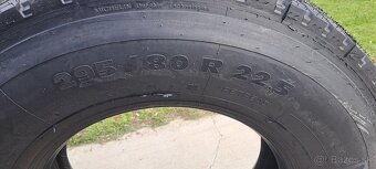 MICHELIN 295/80 R22,5 záberová REMIX - 4