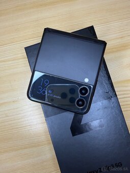 Samsung Z Flip 3 - 4