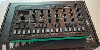 Roland S-1 Tweak Synthesizer - 4