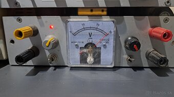 Laboratórny zdroj 2x30V  a Generátor signálu - 4
