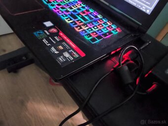 herny notebook msi raider - 4