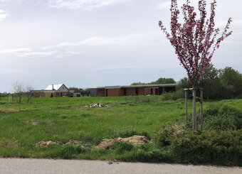 Na predaj: Pozemok v Kvetoslavove - 801 m² za 210 000 EUR - 4
