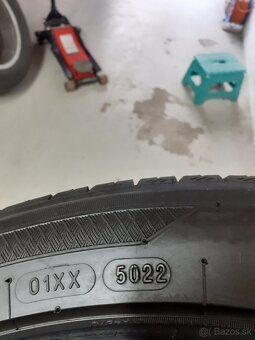 255/40/19 - 4