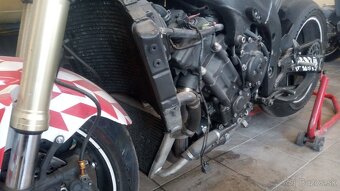Okruhovka YAMAHA R1 - 4