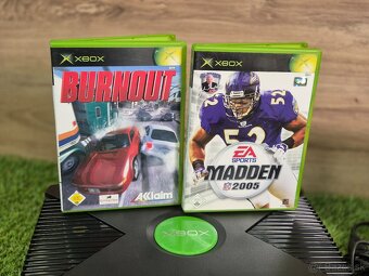 Original Xbox (v1.4), 2 ovládače, Burnout, Fifa, Madden - 4