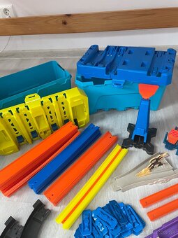 Hot wheels veľký MIX 4 boxy, doplnky, 17 aút - odber KE - 4