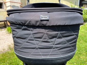 Cybex Priam Platinum Matt Black s bohatou výbavou - 4