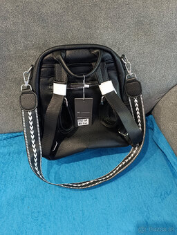 Čierny koženkový ruksak - 4