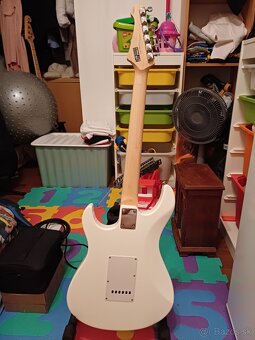 Yamaha Pacifica - 4