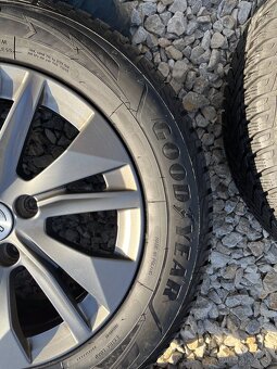Komplety Good Year Ultra Grip 215/60R/16 99H - 4