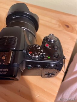 Panasonic Lumix FZ-200 - 4