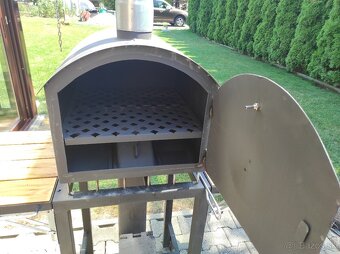 Predám záhradný grill súpravu - 4