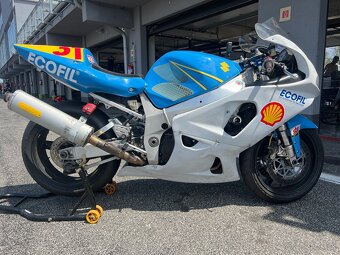 Suzuki GSXR 750 K2 - 4
