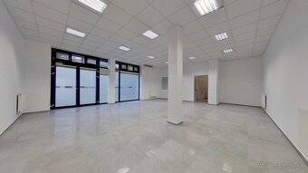 Obchodný priestor s výkladom do ulice v centre Pezinka - 4