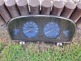 Prístrojový panel, budíky, tachometer. - 4