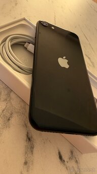 Predám Apple iPhone SE 2022 64GB Midnight velmi pekny stav - 4