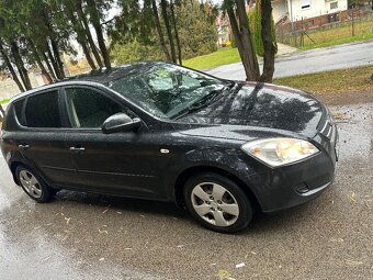 Predám kia Ceed 2009 1.6 92kw benzín - 4
