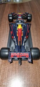 Bburago Plus Red Bull Racing RB13, Ricciardo

 1/18 - 4